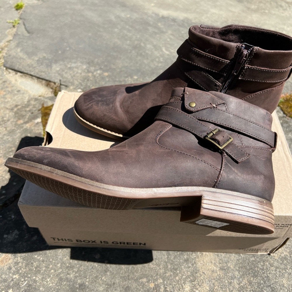 Clarks Women Camzin Dime Ankle Boot Brown Leather Moto Buckle size 10